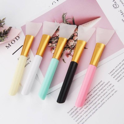 Leichi factory wholesale custom silicone face mask brush White,Black,Pink,Yellow,Blue,Green brush Plastic handle